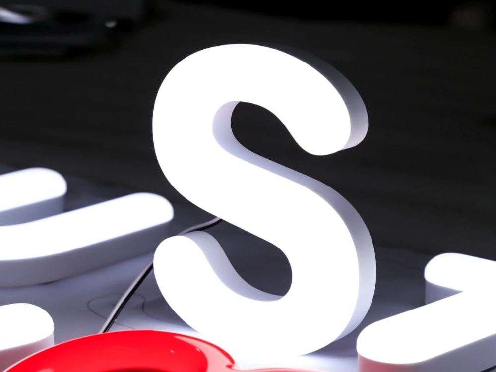 金属与亚克力完美融合一体