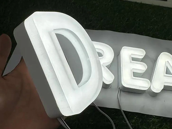 定制果冻字、“可爱”、“Q弹”