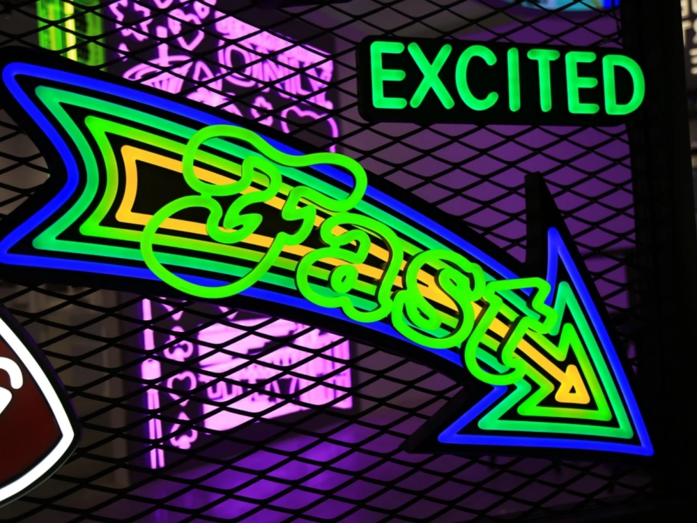 复古潮流光效，点亮夜间经济与网红空间